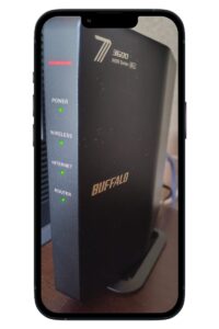 実際に使用しているOCNインターネットのプロバイダから無料レンタルしているWi-Fiルーターの画像。型番：WSR3600BE4P-BK